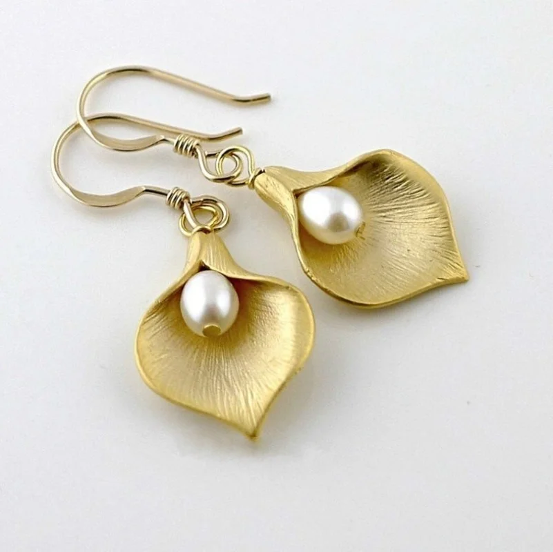 2021 Wholesale New Korean Style Flower Pearl Earrings European and American Fashion Ladies Calla Petal Earrings
2021 Wholesale New Korean Style Flower Pearl Earrings European and American Fashion Ladies Calla Petal Earrings