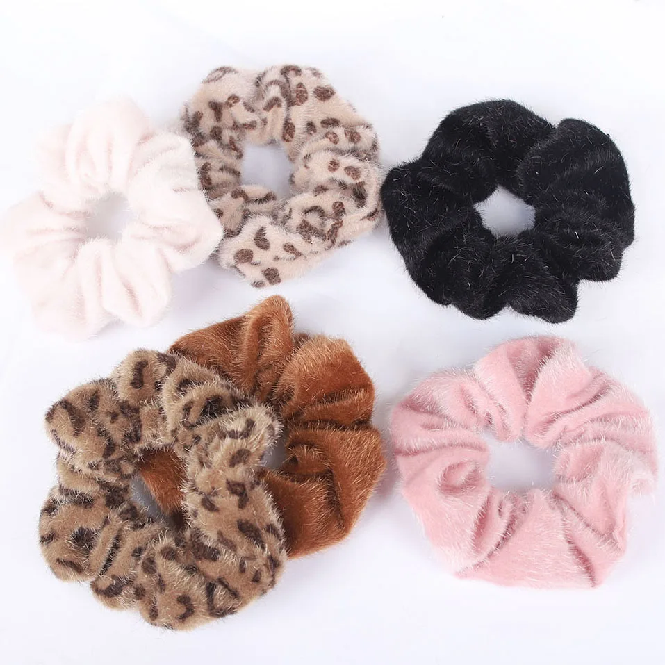 New Faux Fur Scrunchies Leopard Elastic Hair Bands Women Girls Solid Ponytail Holder Hair Ties Fashion Winter Hair Accessories
New Faux Fur Scrunchies Leopard Elastic Hair Bands Women Girls Solid Ponytail Holder Hair Ties Fashion Winter Hair Accessories