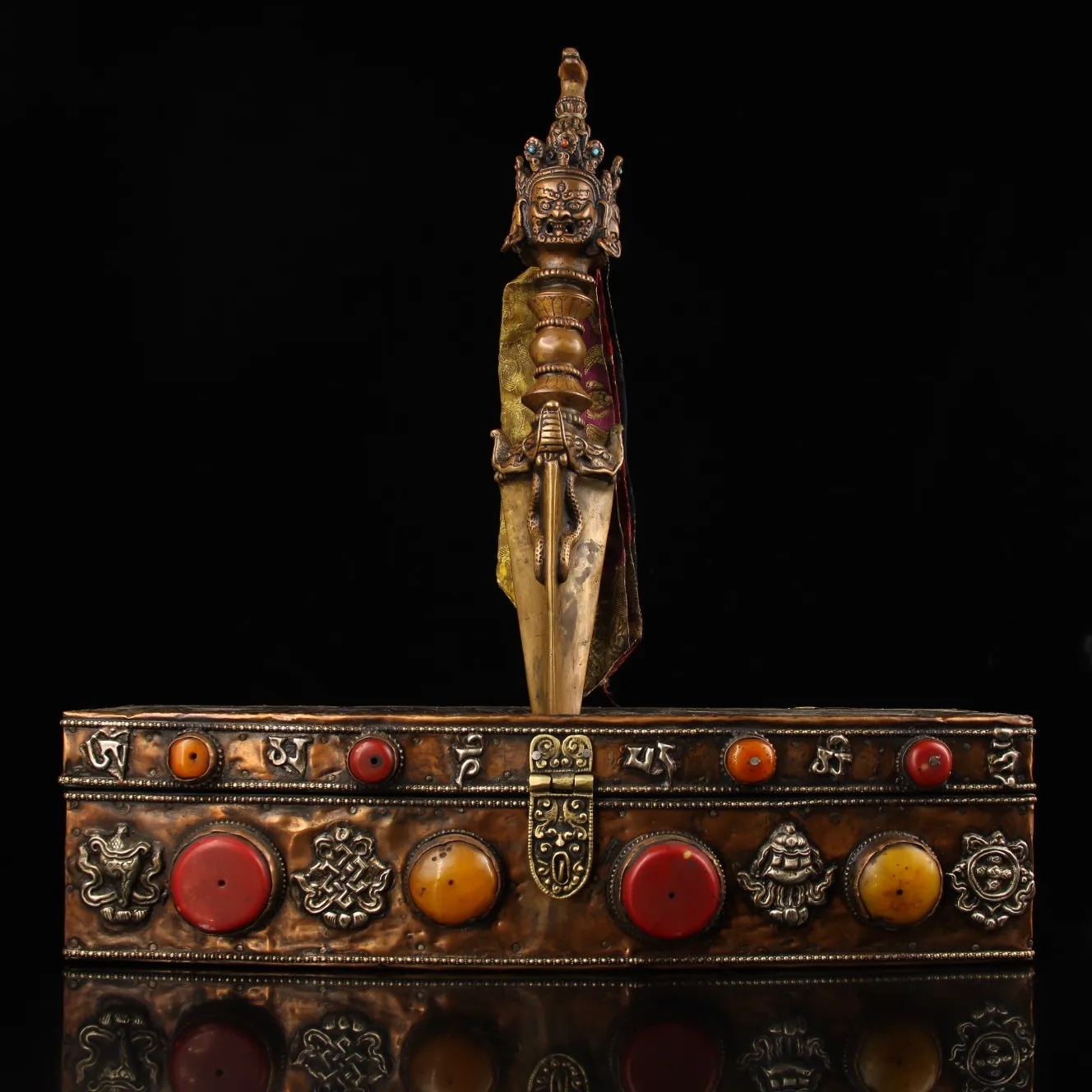 14"Tibetan Temple Collection Old Bronze Mosaic Gem Hayagriva Head Vajra Phurpa Box Set Amulet Worship Hall Town house Exorcism
14"Tibetan Temple Collection Old Bronze Mosaic Gem Hayagriva Head Vajra Phurpa Box Set Amulet Worship Hall Town house Exorcism