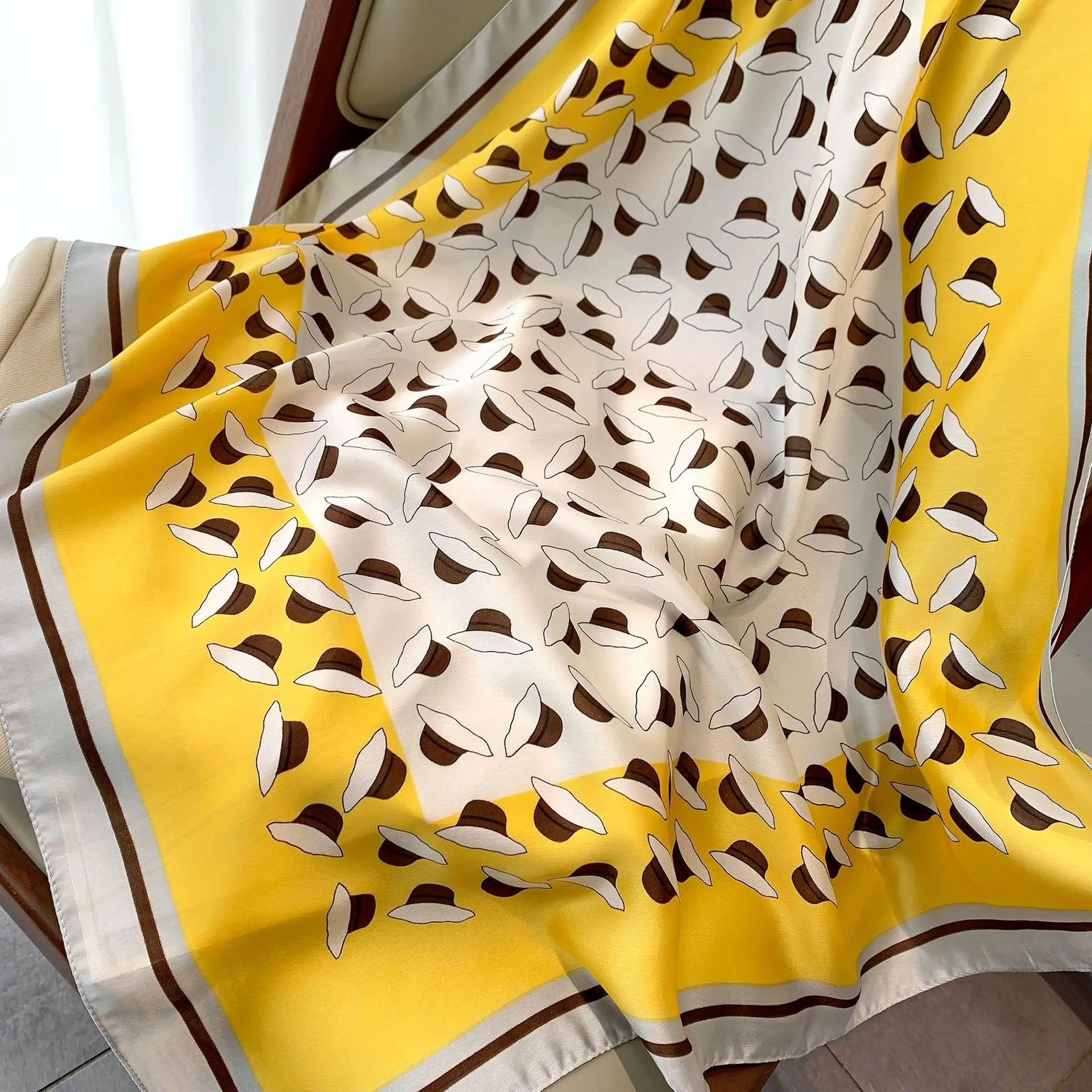 New fashion sense small square scarf female hat printed multifunctional Decorative summer sunscreen scarf Headband tyin
New fashion sense small square scarf female hat printed multifunctional Decorative summer sunscreen scarf Headband tyin