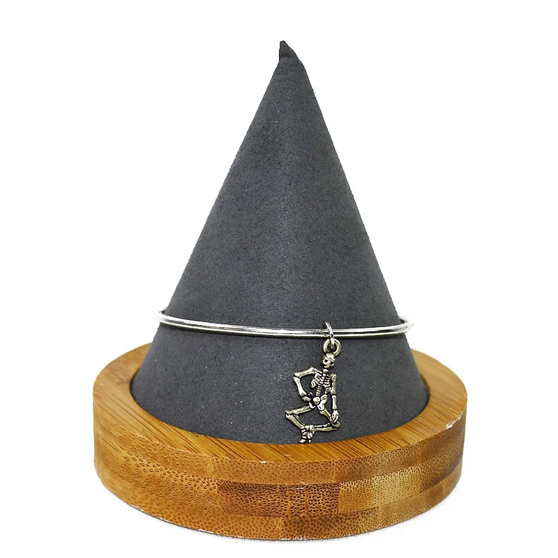 Cone-shaped leather jewelry display rack bracelet, watch jewelry, soft touch fashion jewelry display rack
Cone-shaped leather jewelry display rack bracelet, watch jewelry, soft touch fashion jewelry display rack