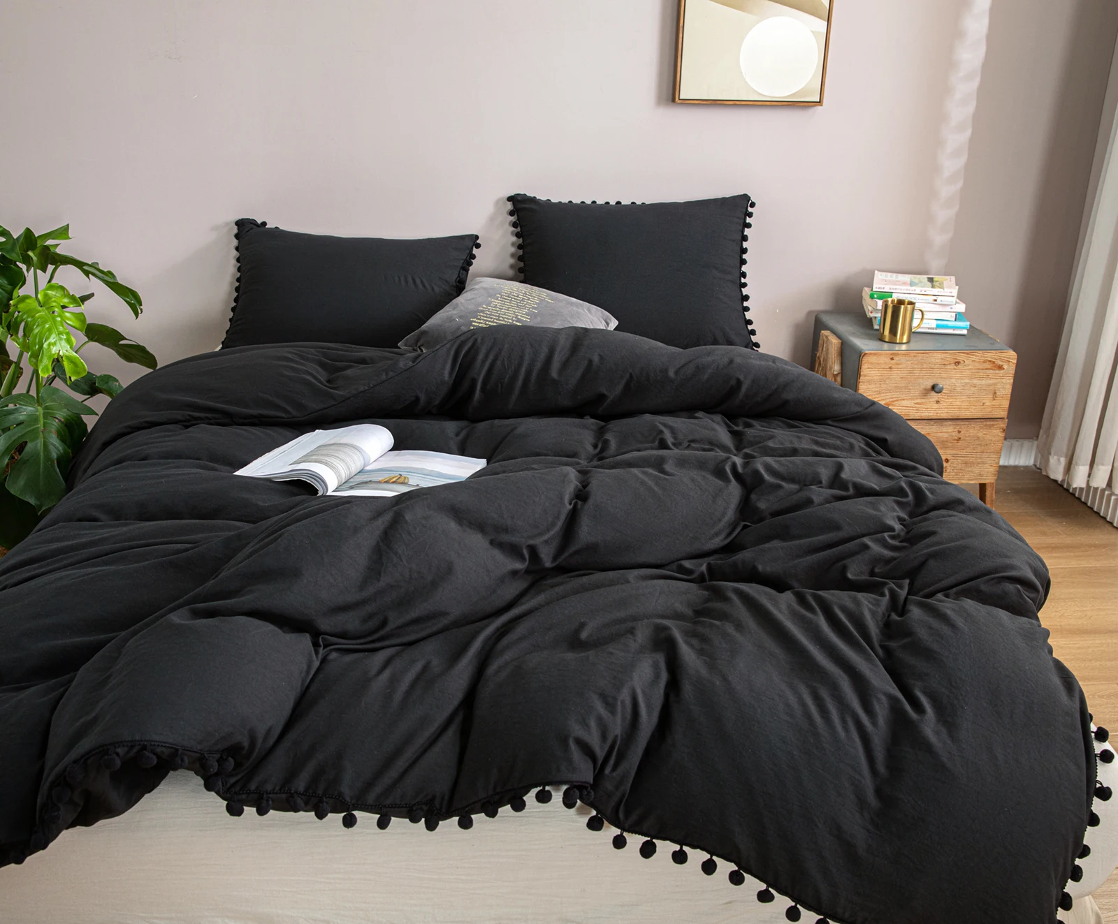 Black Bedding Sets Black Duvet Cover Set Pom Poms Shabby Chic Bed Set Soft Solid Color Bed Linen Home Textile No Comforter
Black Bedding Sets Black Duvet Cover Set Pom Poms Shabby Chic Bed Set Soft Solid Color Bed Linen Home Textile No Comforter