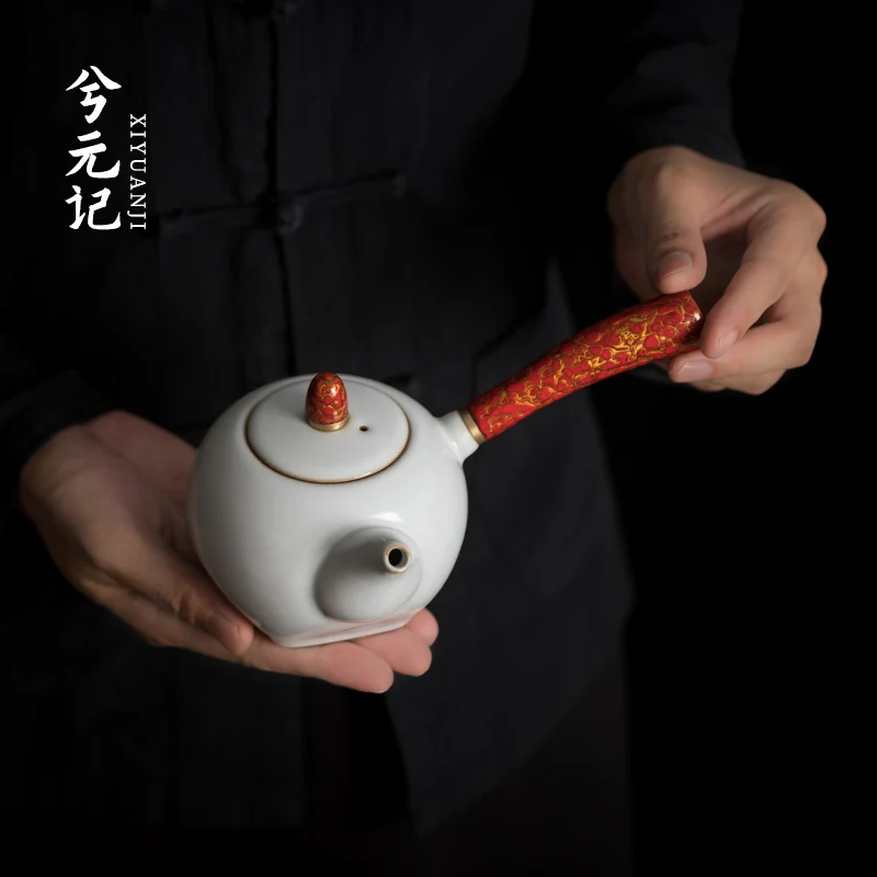 |kiln side handle lacquer wood teapot Ceramic Teapot single pot large capacity filtration Chinese new moon white tea set
|kiln side handle lacquer wood teapot Ceramic Teapot single pot large capacity filtration Chinese new moon white tea set