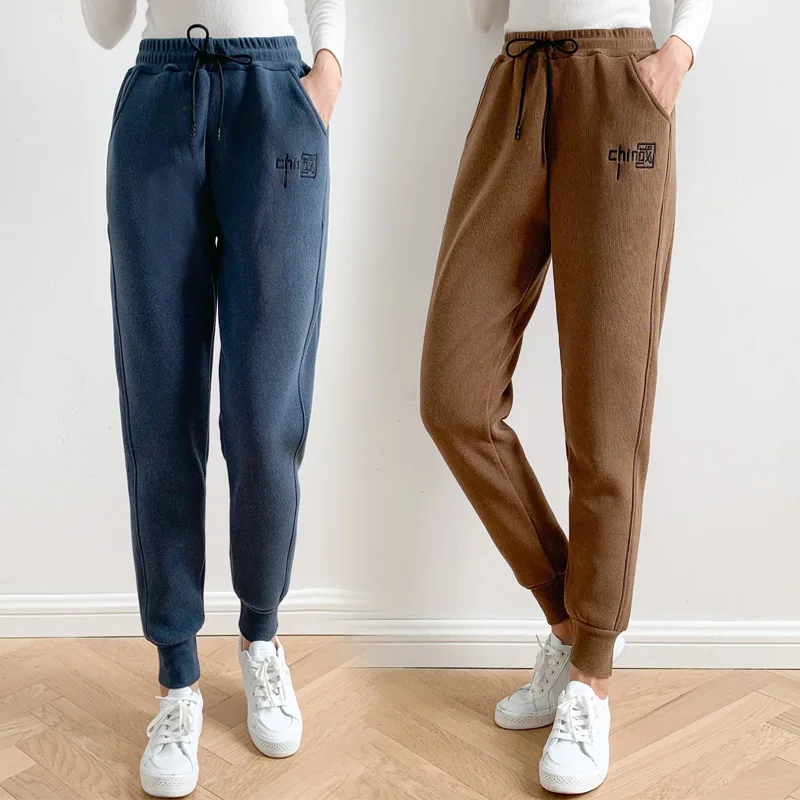 2022 Autumn Winter Women Fleece Sweatpants Chinese Style Embroidery Loose Sport Jogger Casual 4 Colors Khaki Tie Feet Trousers
2022 Autumn Winter Women Fleece Sweatpants Chinese Style Embroidery Loose Sport Jogger Casual 4 Colors Khaki Tie Feet Trousers