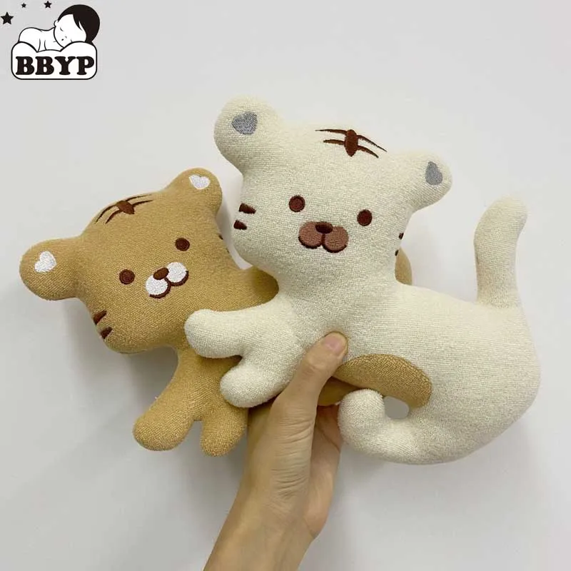 Милый мультяшный олень, мягкие игрушки, тигр, Детская плюшевая игрушка для сна, кавайная кукла для новорожденных, Ранняя детская игрушка
Милый мультяшный олень, мягкие игрушки, тигр, Детская плюшевая игрушка для сна, кавайная кукла для новорожденных, Ранняя детская игрушка