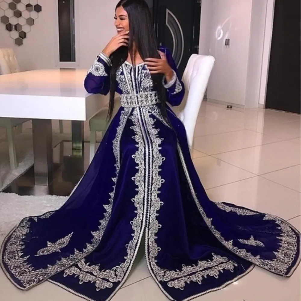 Dubai Arabic Navy Blue Long Sleeve Evening Dresses Crystal Beads Lace Applique abaya caftan Dubai Satin Floor Length Prom Dress
Dubai Arabic Navy Blue Long Sleeve Evening Dresses Crystal Beads Lace Applique abaya caftan Dubai Satin Floor Length Prom Dress