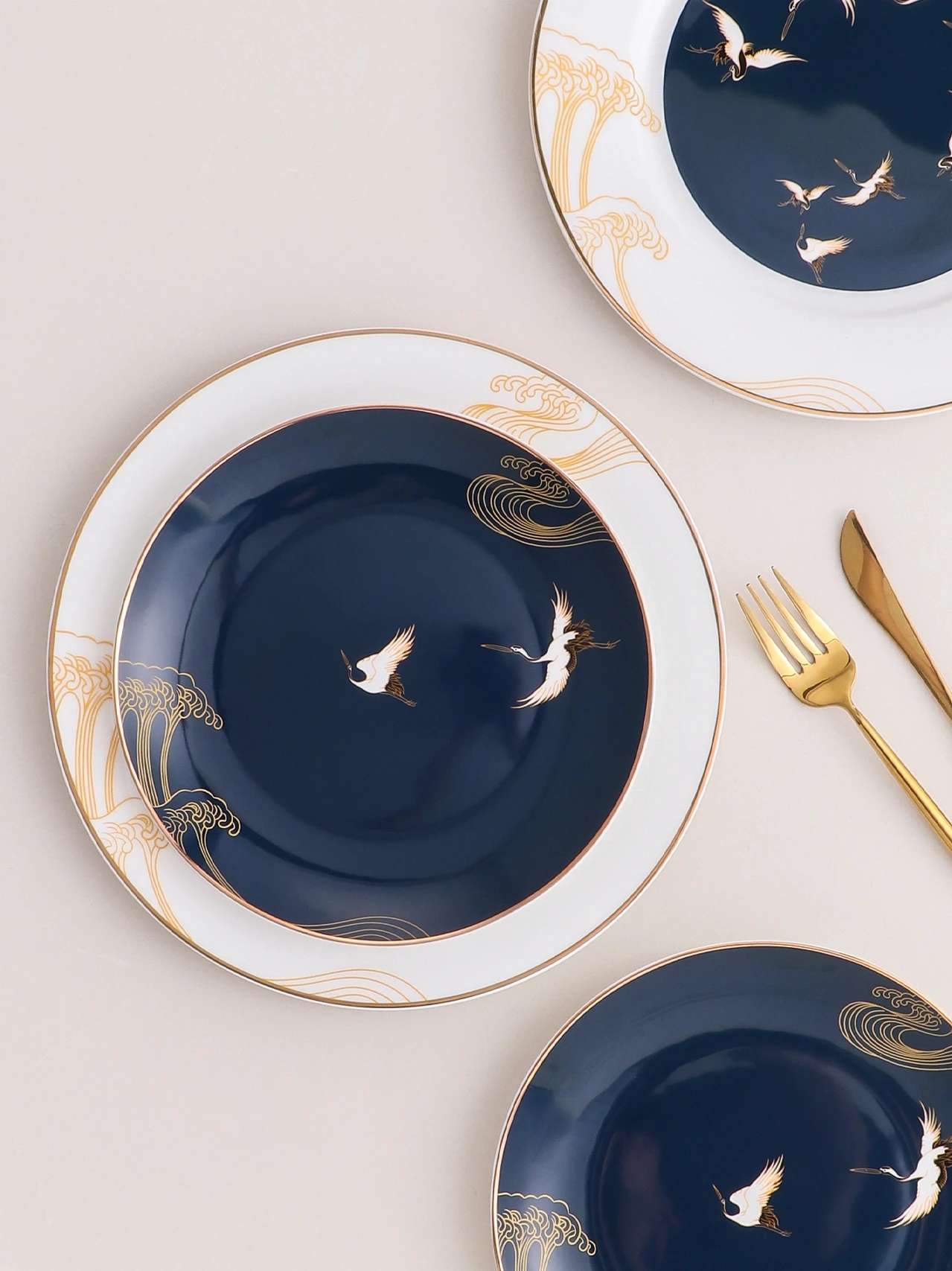 Phnom Penh, Chinese-style ceramic dishes, home creative bone China western food Ruihe
Phnom Penh, Chinese-style ceramic dishes, home creative bone China western food Ruihe