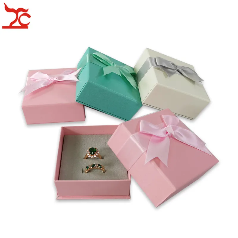 20Pcs/lot Korea Style Ribbon Paper Jewelry Gift Box Green Pink White Ring Earring Storage Organizer Box 7.8*7.8*3cm Wholesale
20Pcs/lot Korea Style Ribbon Paper Jewelry Gift Box Green Pink White Ring Earring Storage Organizer Box 7.8*7.8*3cm Wholesale