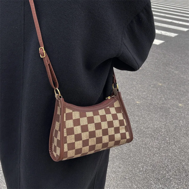 Retro Small Square Bag Female Women Plaid Ladies Tote Handbags Fashion Female Crossbody Bags Armpit Shoulder Bag
Retro Small Square Bag Female Women Plaid Ladies Tote Handbags Fashion Female Crossbody Bags Armpit Shoulder Bag