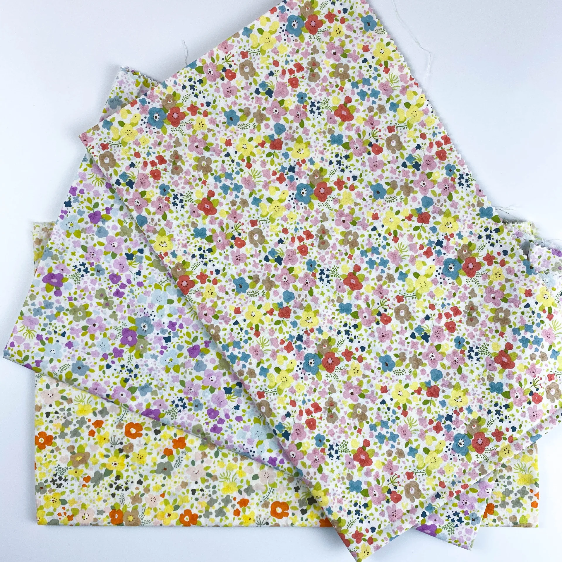 Poplin Printed Cloth, 100% Cotton, Small Floral Shirt Dress, Children's Clothing, DIY Mask Fabric, Handmade Sewing Quilting
Poplin Printed Cloth, 100% Cotton, Small Floral Shirt Dress, Children's Clothing, DIY Mask Fabric, Handmade Sewing Quilting