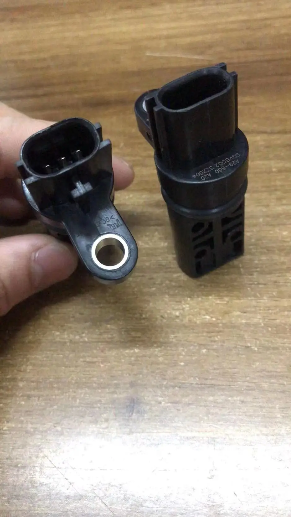 Набор из 3 распределительных датчиков положения коленчатого вала левый и правый для Infinit-i & Nissa-n 23731-AL61E и 23731-AJ90E
Набор из 3 распределительных датчиков положения коленчатого вала левый и правый для Infinit-i & Nissa-n 23731-AL61E и 23731-AJ90E