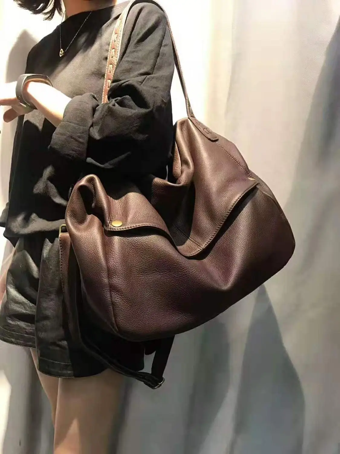 Luxury Designer Handbags Women Shoulder Bag Female 2023 New Famous Brand Large Capacity Tote Bags Genuine Leather Crossbody Bags
Luxury Designer Handbags Women Shoulder Bag Female 2023 New Famous Brand Large Capacity Tote Bags Genuine Leather Crossbody Bags