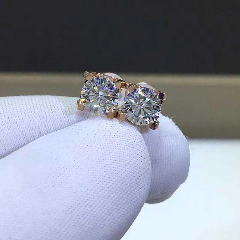 Classic 0.5 Carat 18K Rose Gold Moissanite Earrings for Women Top Quality Bull Head D Color VVS1 Gra Moissanite Stud Earrings
Classic 0.5 Carat 18K Rose Gold Moissanite Earrings for Women Top Quality Bull Head D Color VVS1 Gra Moissanite Stud Earrings
