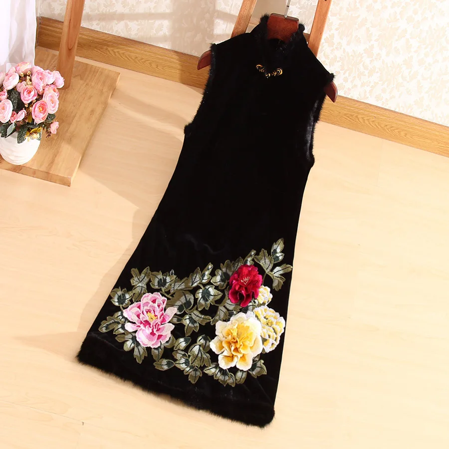 Autumn Winter Retro Women Sleeveless 3D Flowers Dress Vintage Embroidery Peony Chinese Style Elegant Lady Loose Velvet Dress 3XL
Autumn Winter Retro Women Sleeveless 3D Flowers Dress Vintage Embroidery Peony Chinese Style Elegant Lady Loose Velvet Dress 3XL