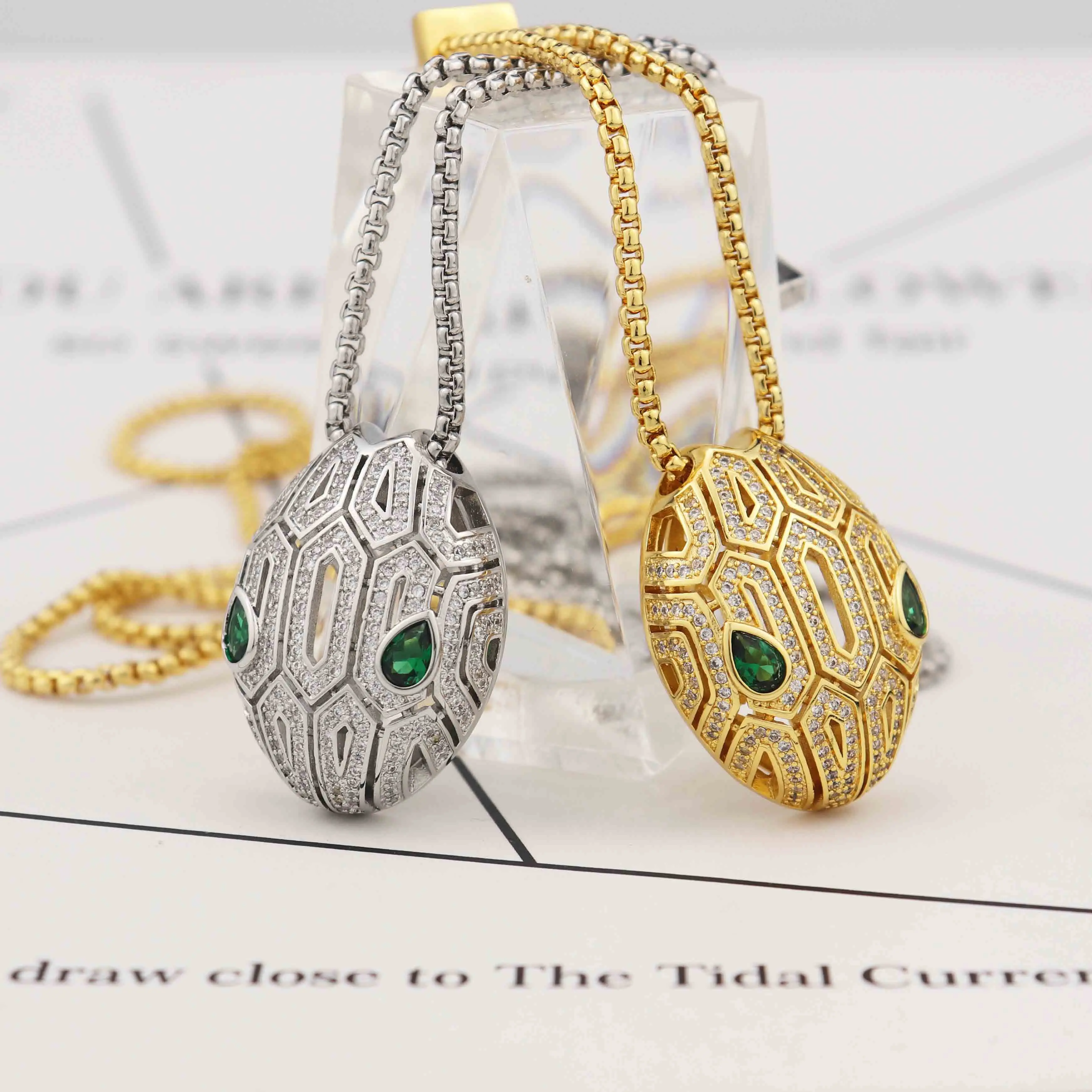 Classic luxury fashion animal snake green eye jewelry necklace pendant, hot sale in Dubai, Europe, high quality gift N0176
Classic luxury fashion animal snake green eye jewelry necklace pendant, hot sale in Dubai, Europe, high quality gift N0176