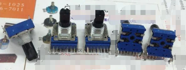 5 шт./партия 142 горизонтальный двойной потенциометр C10K длина ручки 15 мм F 7P
5 шт./партия 142 горизонтальный двойной потенциометр C10K длина ручки 15 мм F 7P