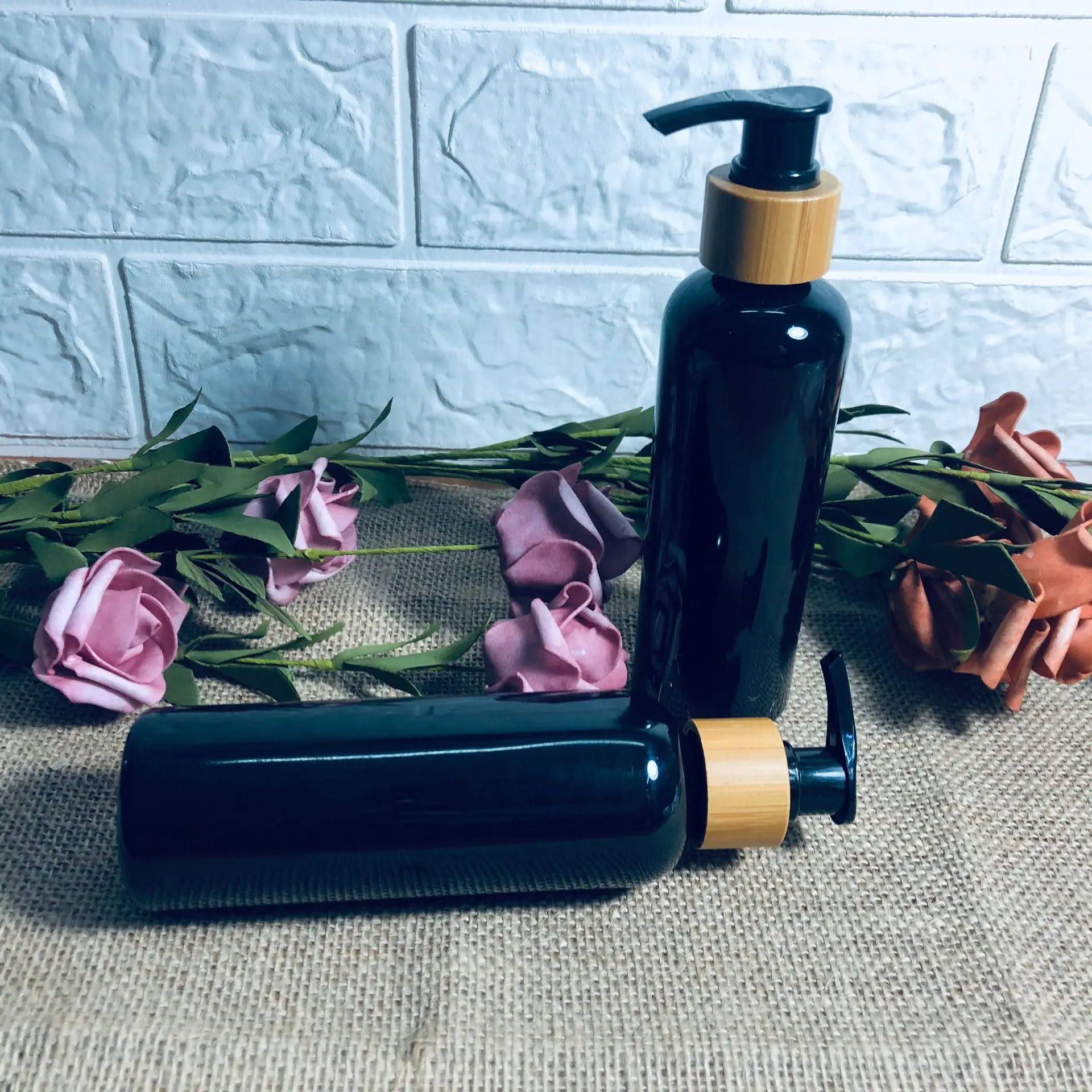 200ml cosmetic Cosmetic packaging Black plastic Bottle with bamboo black/white pump lotion skin care cream bath with bamboo lids
200ml cosmetic Cosmetic packaging Black plastic Bottle with bamboo black/white pump lotion skin care cream bath with bamboo lids