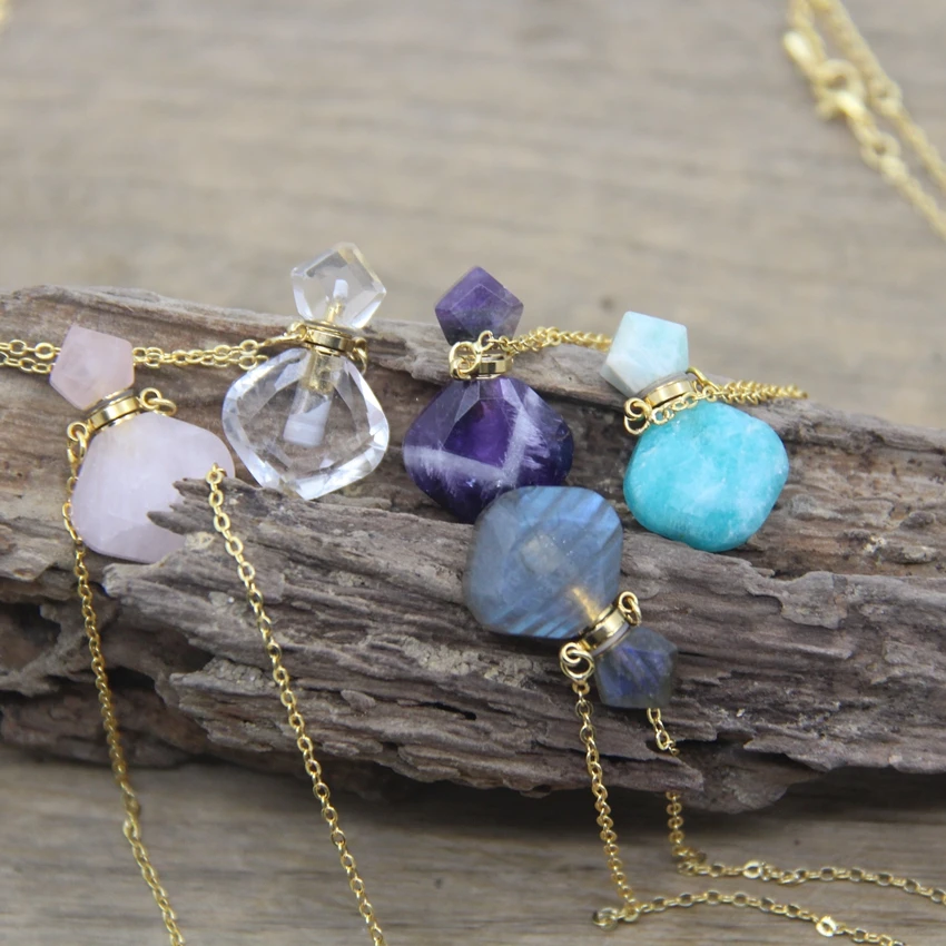 Natural Crystal Mini Perfume Bottle Pendants Chains Labradorite Essential Oil Diffuser Vial Charms Necklace Women Jewelry QC1001
Natural Crystal Mini Perfume Bottle Pendants Chains Labradorite Essential Oil Diffuser Vial Charms Necklace Women Jewelry QC1001