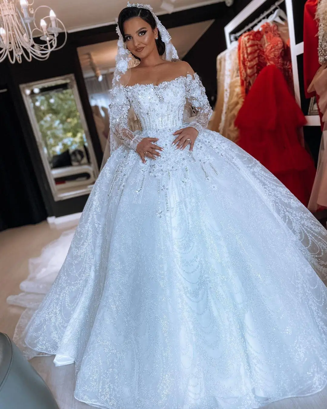 Customized Plus Size Arabic Luxurious Sexy Lace Wedding Dresses Crystals Long Sleeves Bridal Dresses Sheer Neck Wedding Gowns
Customized Plus Size Arabic Luxurious Sexy Lace Wedding Dresses Crystals Long Sleeves Bridal Dresses Sheer Neck Wedding Gowns
