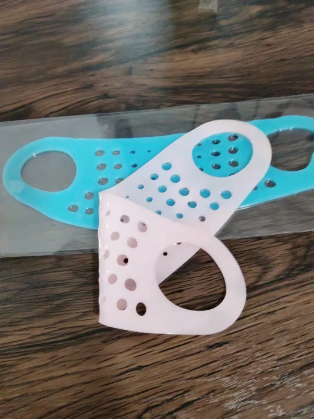 Mask-Type Ear Hanging Hollow-out Small Hole Silicone Face Lifting Tool Lifting V Face 3 pcs Free Shipping
Mask-Type Ear Hanging Hollow-out Small Hole Silicone Face Lifting Tool Lifting V Face 3 pcs Free Shipping
