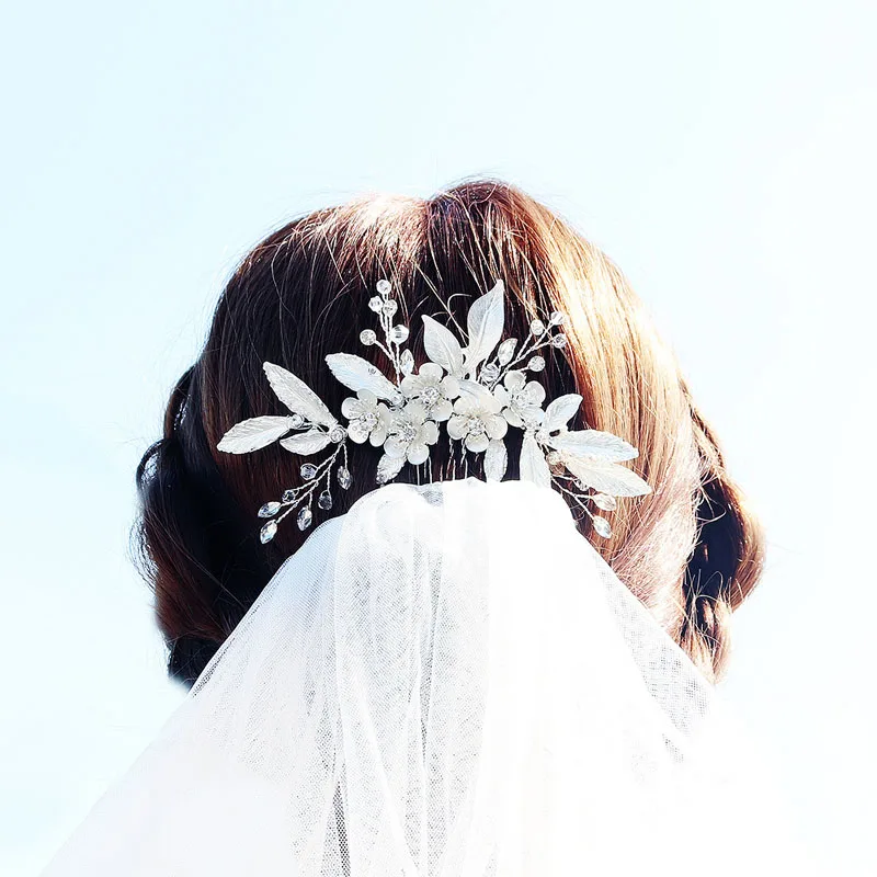 Floralbride Handmade Wired Alloy Rhinestones Crystal Flower Wedding Hair Comb Bridal Headpieces Hair Accessories Women Jewelry
Floralbride Handmade Wired Alloy Rhinestones Crystal Flower Wedding Hair Comb Bridal Headpieces Hair Accessories Women Jewelry