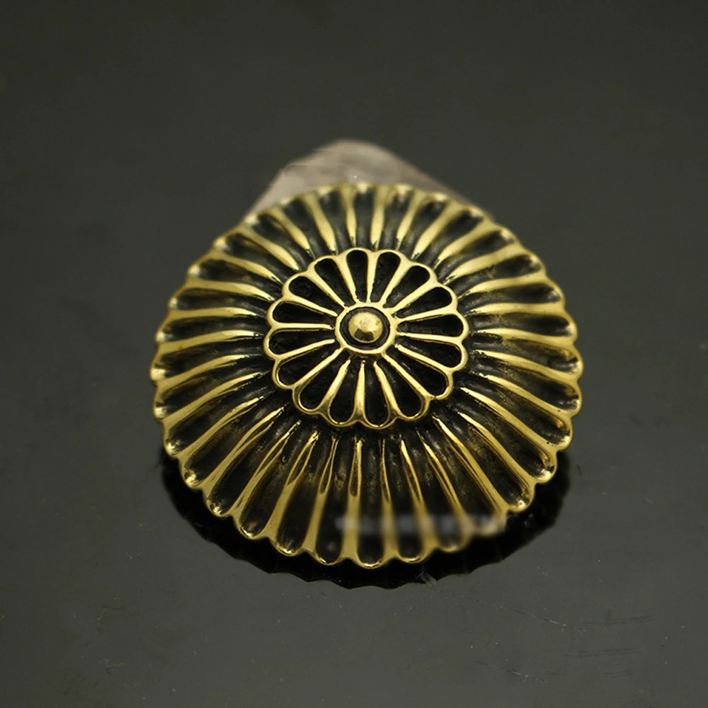 DIY leather craft big size dia 38mm solid brass material chrysanthemum design wallet decoration screws button 10pcs/lot
DIY leather craft big size dia 38mm solid brass material chrysanthemum design wallet decoration screws button 10pcs/lot