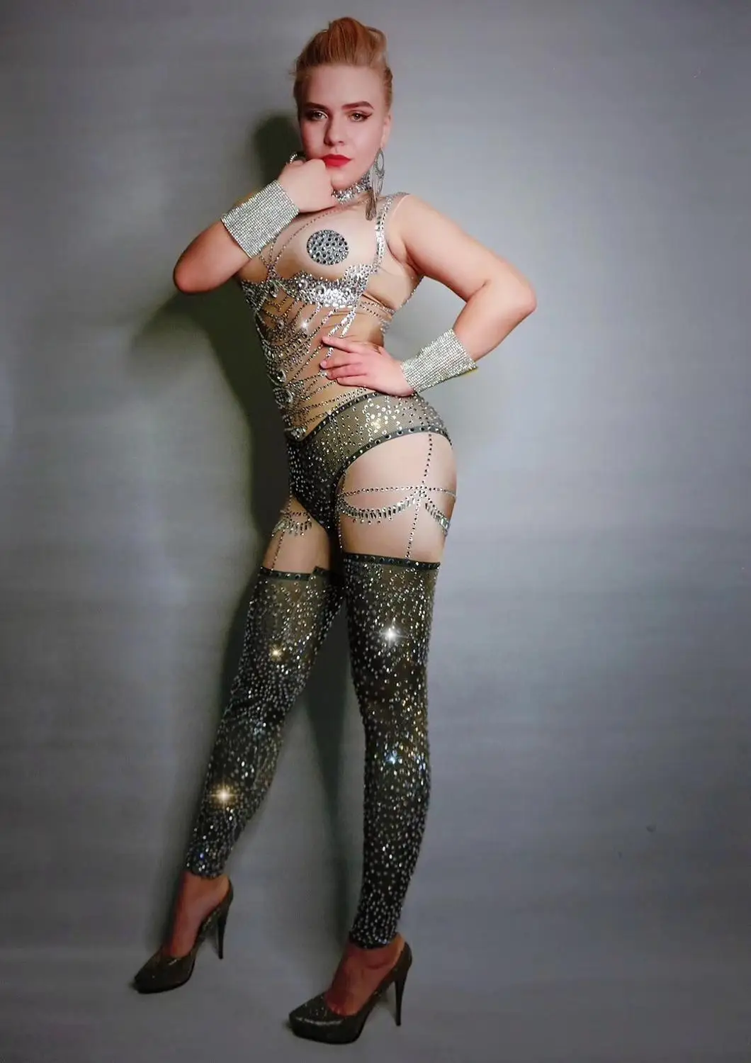 Women New Sexy Shiny Rhinestones Printing Jumpsuit Sleeveless Dance Female Costume Nightclub Prom Stage Show Striptease Jumpsuit
Women New Sexy Shiny Rhinestones Printing Jumpsuit Sleeveless Dance Female Costume Nightclub Prom Stage Show Striptease Jumpsuit