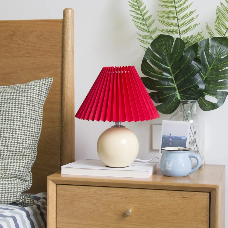 Scandinavian INS Wind Bedroom Creative Warm Pleated Study Wedding Bedside Night Light Ceramic Small Table Lamps
Scandinavian INS Wind Bedroom Creative Warm Pleated Study Wedding Bedside Night Light Ceramic Small Table Lamps