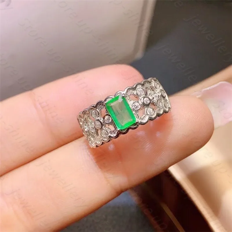 Fine Natural Emerald ring 925 silver lady gift simple birthday present Wedding gift
Fine Natural Emerald ring 925 silver lady gift simple birthday present Wedding gift