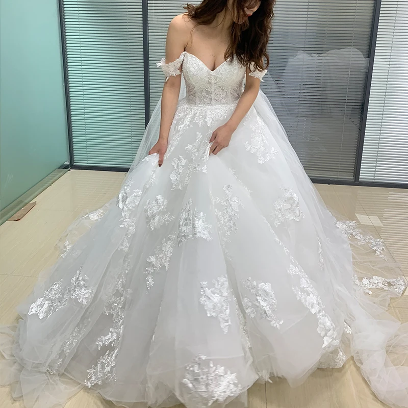 JA001 Large Size Wedding Dress Off Shoulder Beaded And Sequins Lace Applique A Line Wedding Dress Robe Femme Mariages Simples
JA001 Large Size Wedding Dress Off Shoulder Beaded And Sequins Lace Applique A Line Wedding Dress Robe Femme Mariages Simples