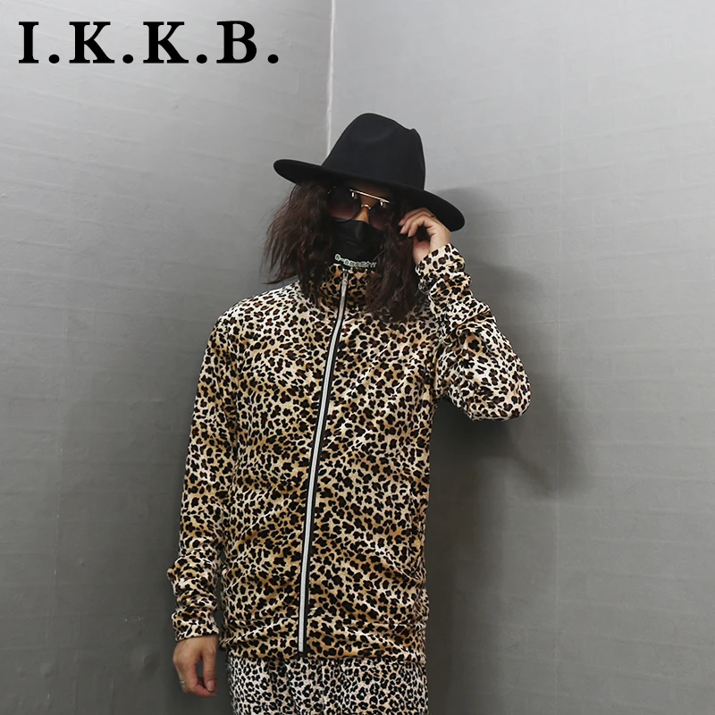 Autumn 2020 new leopard print high collar cardigan zipper jacket thin glove sweater personalized performance stage DJ
Autumn 2020 new leopard print high collar cardigan zipper jacket thin glove sweater personalized performance stage DJ