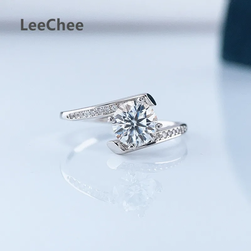 1CT Moissanite Ring Real 925 Sterling Silver 6.5MM VVS Lab Diamond Fine Jewelry for Women Engagement Anniversary Gift Wholesale
1CT Moissanite Ring Real 925 Sterling Silver 6.5MM VVS Lab Diamond Fine Jewelry for Women Engagement Anniversary Gift Wholesale
