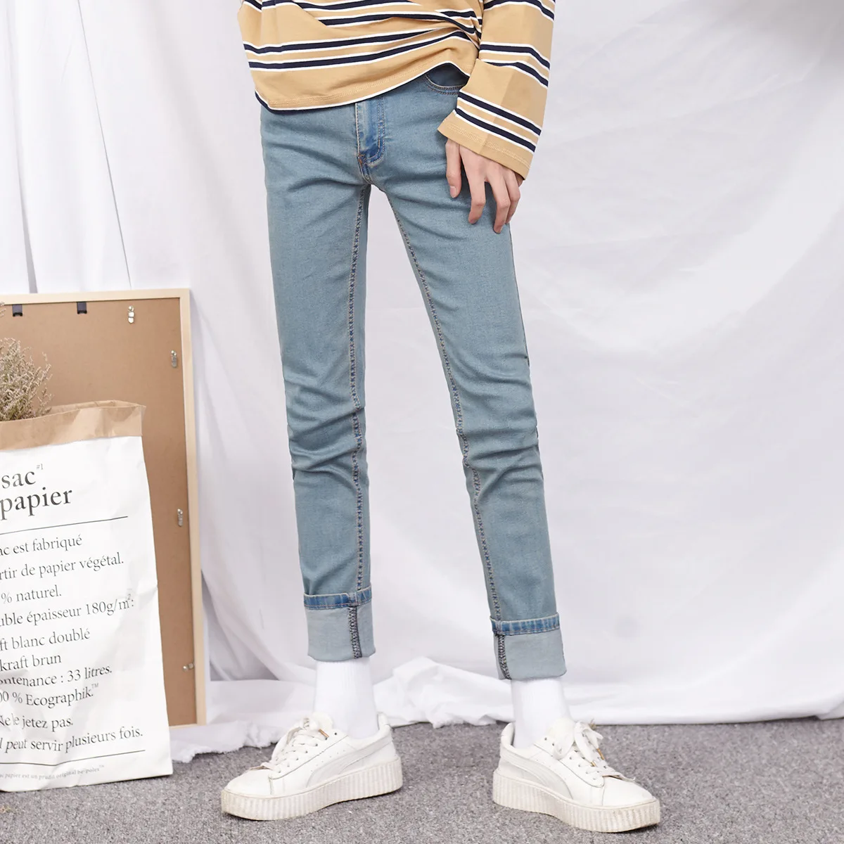 Корейский Демисезонный мужские джинсовые брюки Slim Fit подростков ностальгия синие джинсы брюки повседневные брюки стрейч мужские винтажные джинсы для мужчин
Корейский Демисезонный мужские джинсовые брюки Slim Fit подростков ностальгия синие джинсы брюки повседневные брюки стрейч мужские винтажные джинсы для мужчин