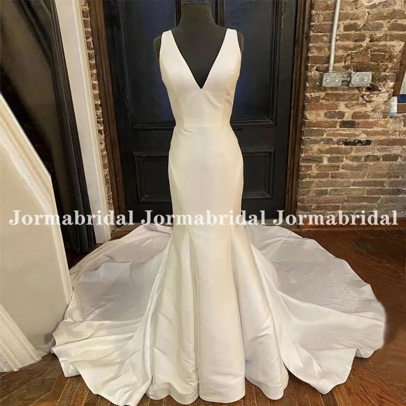 Long Train Mermaid Wedding Dresses V-Neck Sleeveless White Ivory Satin Bridal Gowns Hollow Back With Buttons vestido de noiva
Long Train Mermaid Wedding Dresses V-Neck Sleeveless White Ivory Satin Bridal Gowns Hollow Back With Buttons vestido de noiva