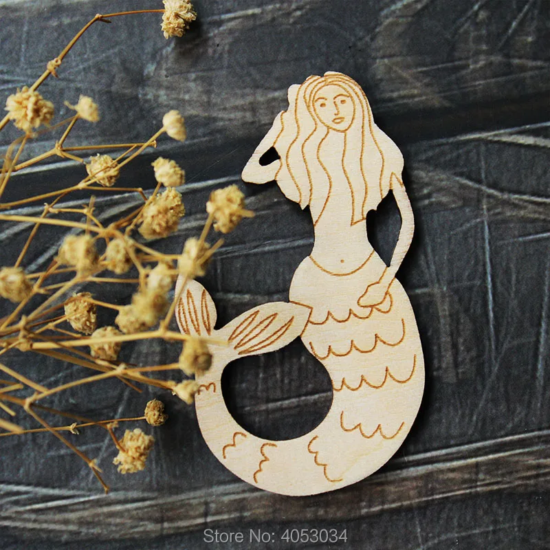 Деревянная русалка расчесывает волосы
Деревянная русалка расчесывает волосы