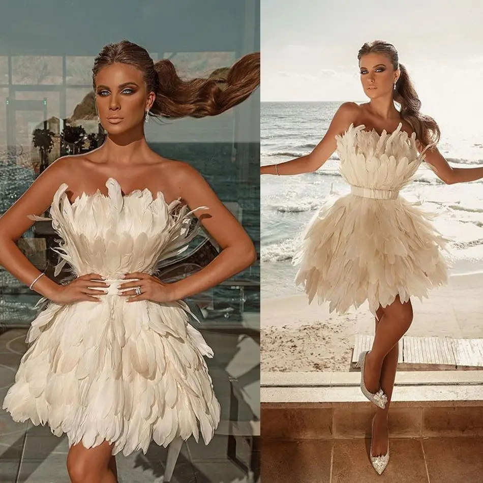 2021 Feather Short Prom Dresses Sexy Strapless Mini Party Evening Gowns Backless A Line Gowns robes de soirée
2021 Feather Short Prom Dresses Sexy Strapless Mini Party Evening Gowns Backless A Line Gowns robes de soirée