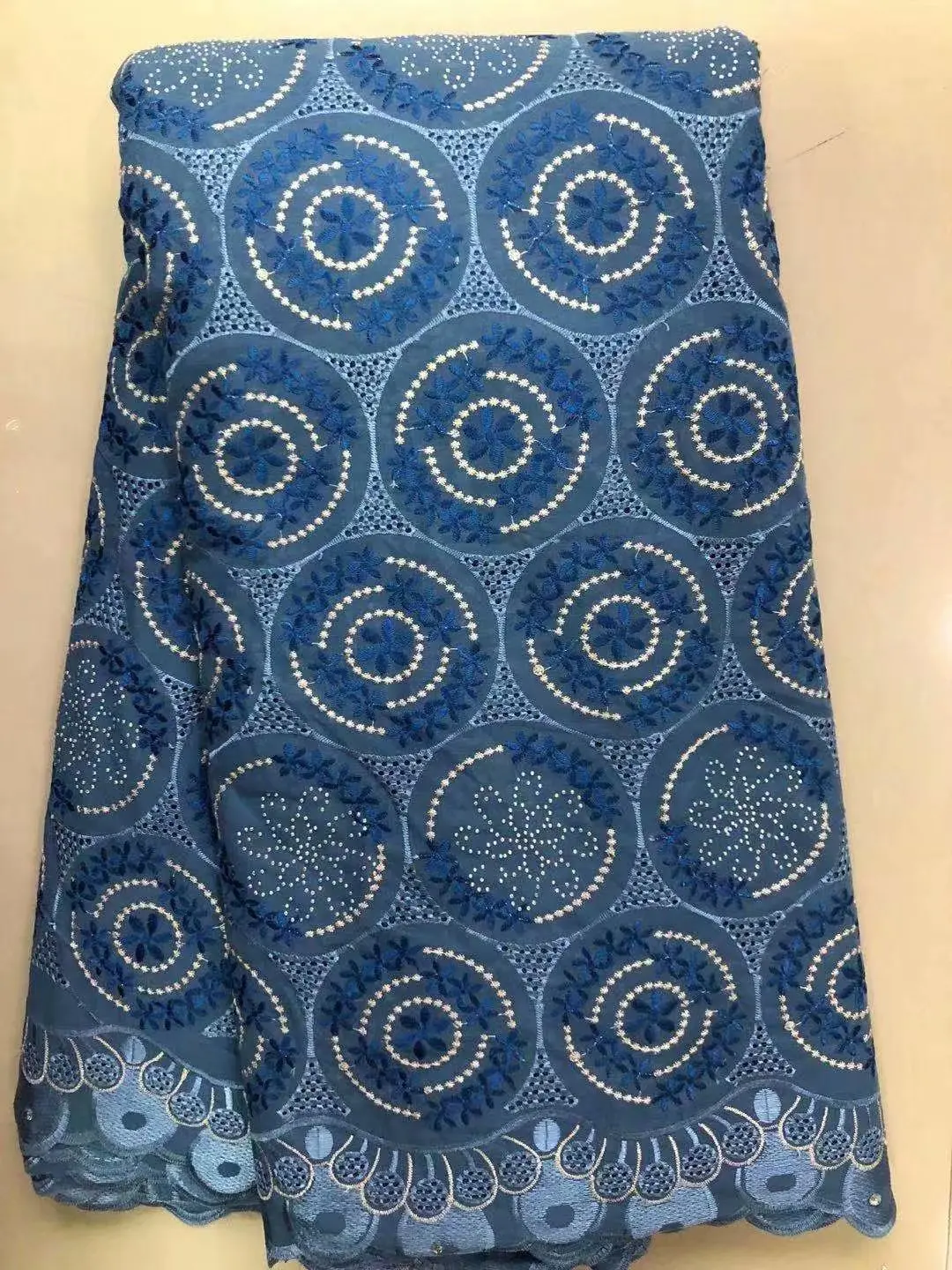 green african lace fabric 2021 high quality embroidered lace beaded lace fabric for wedding bride 5yards per lot
green african lace fabric 2021 high quality embroidered lace beaded lace fabric for wedding bride 5yards per lot