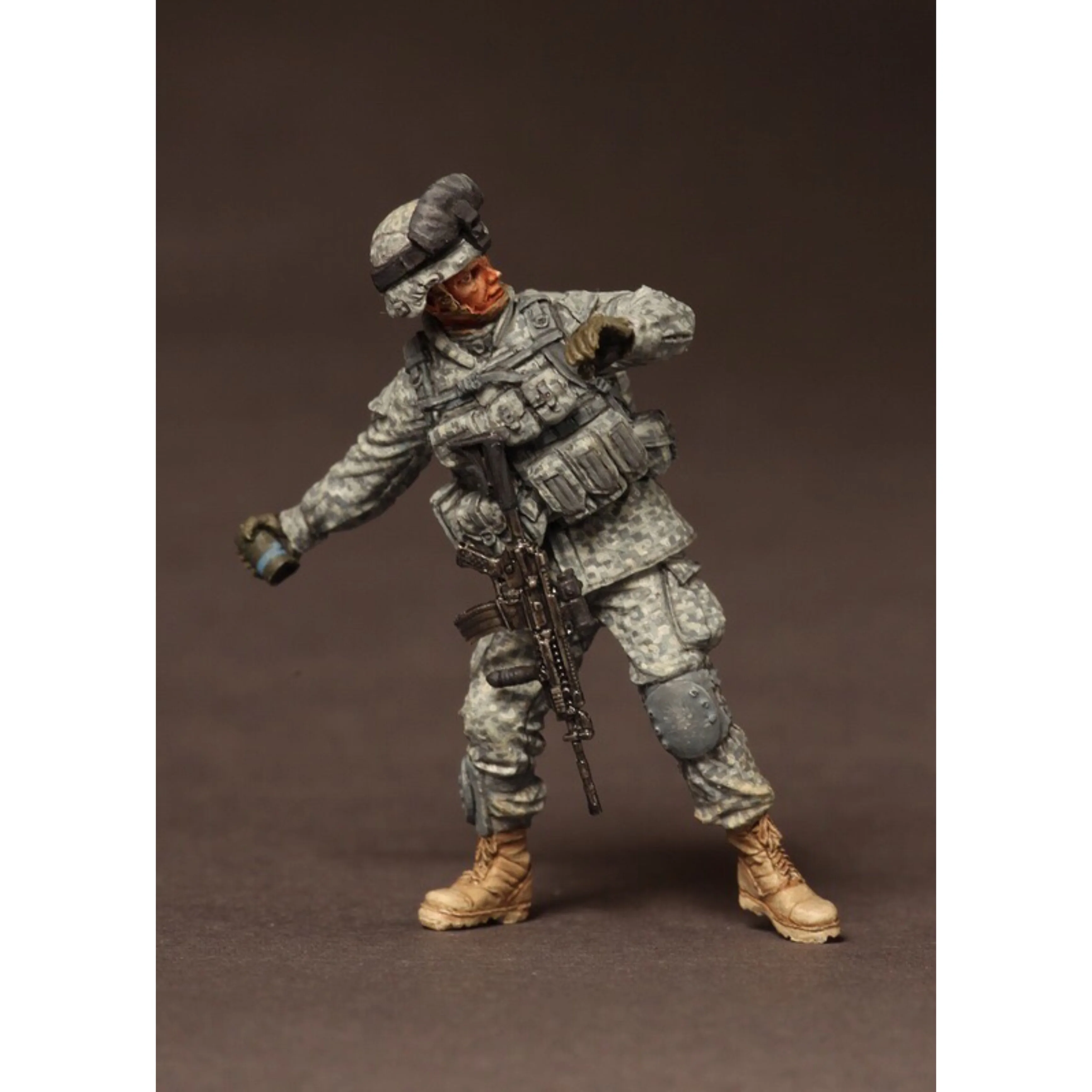 1/35 фигурка модели из смолы GK, военная тема, несобранный и Неокрашенный комплект
1/35 фигурка модели из смолы GK, военная тема, несобранный и Неокрашенный комплект