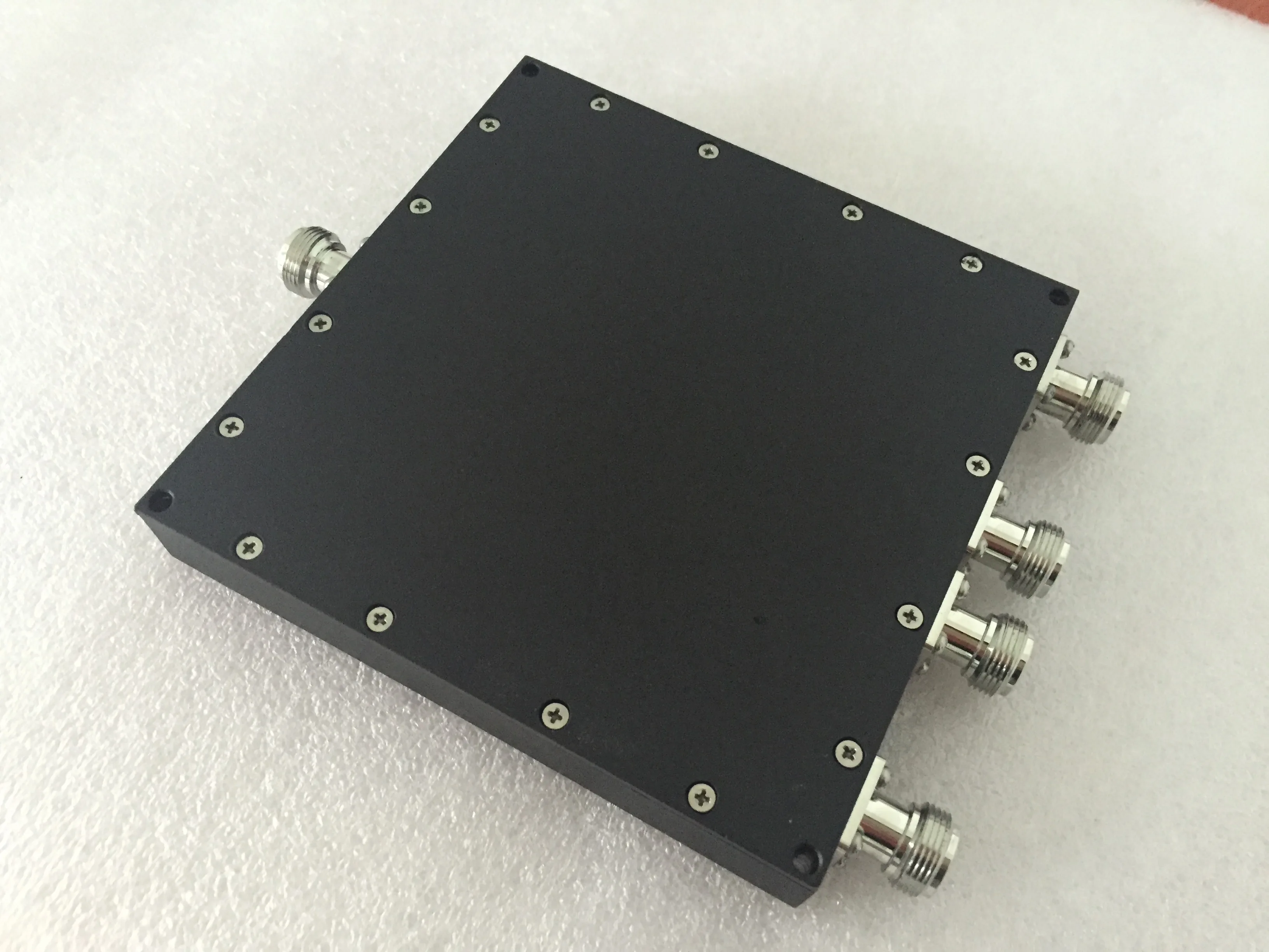 Power Divider Microstrip Type 1-4 136-174MHz Intercom Communication System, Metro Coverage Communication Special
Power Divider Microstrip Type 1-4 136-174MHz Intercom Communication System, Metro Coverage Communication Special