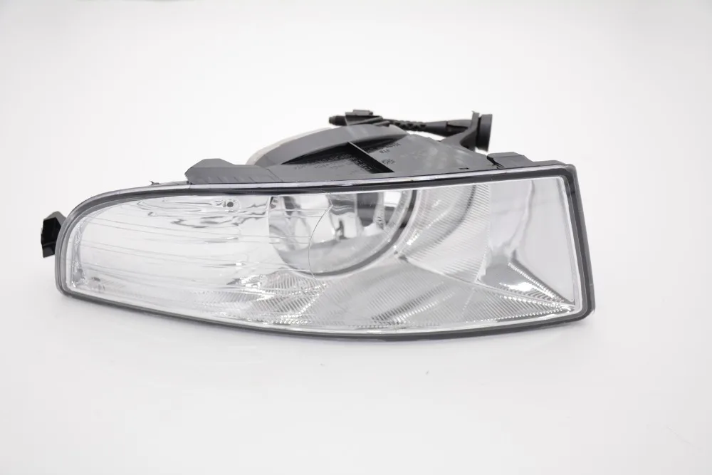 1 Pcs right side front bumper driving light fog lamp Without Bulb for Skoda Octavia 2009-2012 
1 Pcs right side front bumper driving light fog lamp Without Bulb for Skoda Octavia 2009-2012