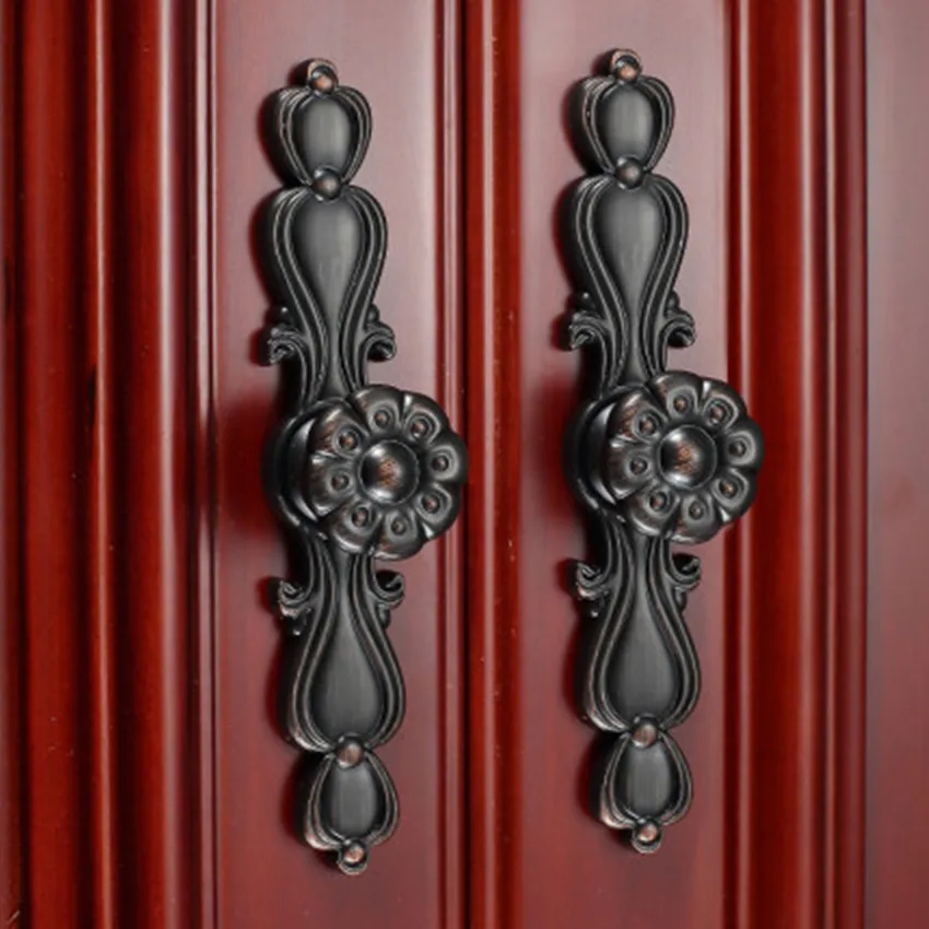 American retro style black antique copper kitchen cabinet wine cabinet door handle ORB drawer shoe cabinet tv cabinet knob pull
American retro style black antique copper kitchen cabinet wine cabinet door handle ORB drawer shoe cabinet tv cabinet knob pull