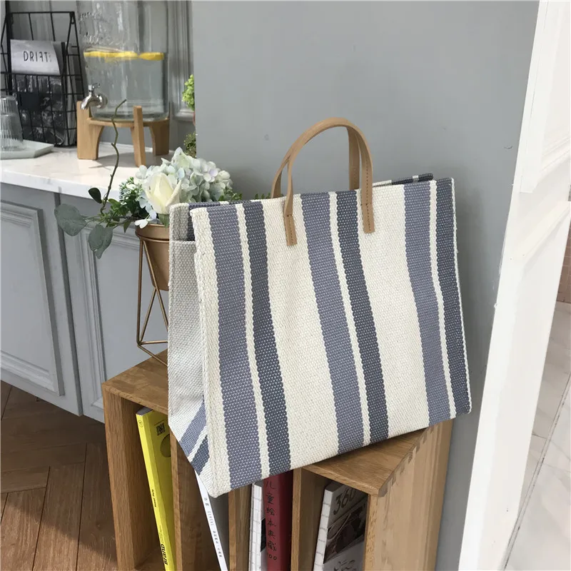 Large-capacity One-shoulder Messenger Bag Striped Canvas Simple Handbag Daily Commuter Women
Large-capacity One-shoulder Messenger Bag Striped Canvas Simple Handbag Daily Commuter Women