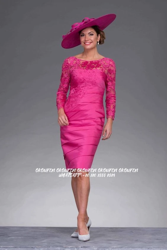 Fuchsia Short Mother Of The Bride Dresses Knee Length Satin and Lace Long Sleeves Pleats Sheath Women Wedding Guest Wear Gowns
Fuchsia Short Mother Of The Bride Dresses Knee Length Satin and Lace Long Sleeves Pleats Sheath Women Wedding Guest Wear Gowns