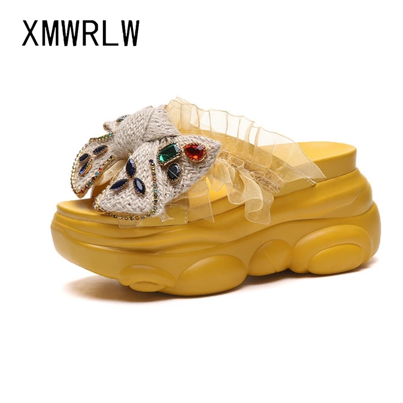 Шлепанцы XMWRLW женские на платформе, модные тапочки со стразами, высокий каблук, пляжные тапочки, лето 2020
Шлепанцы XMWRLW женские на платформе, модные тапочки со стразами, высокий каблук, пляжные тапочки, лето 2020
