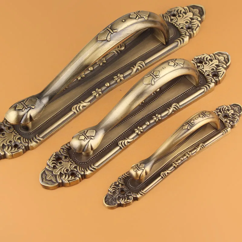 Retro Classic Anti-theft Door Handles and Knobs Double Door Big Pulls Large Hole Spacing Length 18cm 25cm 30cm
Retro Classic Anti-theft Door Handles and Knobs Double Door Big Pulls Large Hole Spacing Length 18cm 25cm 30cm