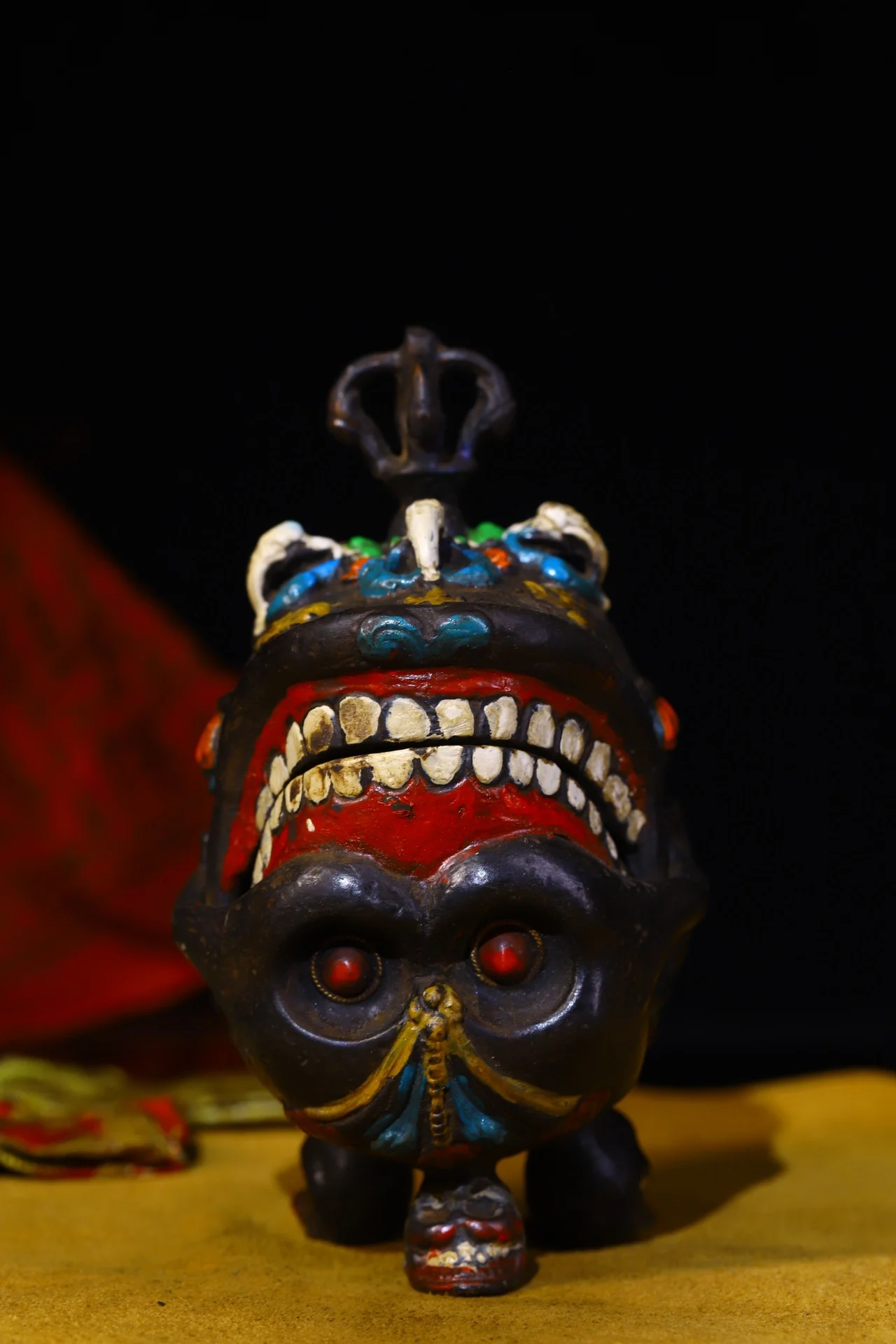 5"Tibetan Temple Collection Old Bronze Cinnabar Painted Skull Head Monkey Head Shituo Lin Pendant Amulet Dharma Town House
5"Tibetan Temple Collection Old Bronze Cinnabar Painted Skull Head Monkey Head Shituo Lin Pendant Amulet Dharma Town House