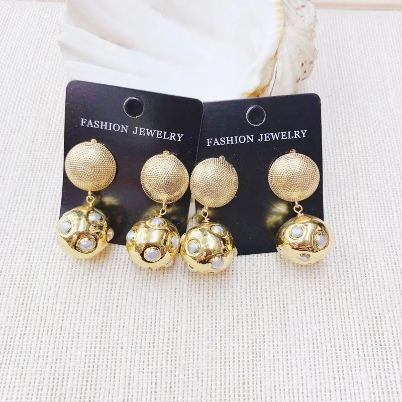 24K Gold Plated Personality Earring Pave Pearl Round Woman Earring For Gift Wholesale 2019 New Earring
24K Gold Plated Personality Earring Pave Pearl Round Woman Earring For Gift Wholesale 2019 New Earring