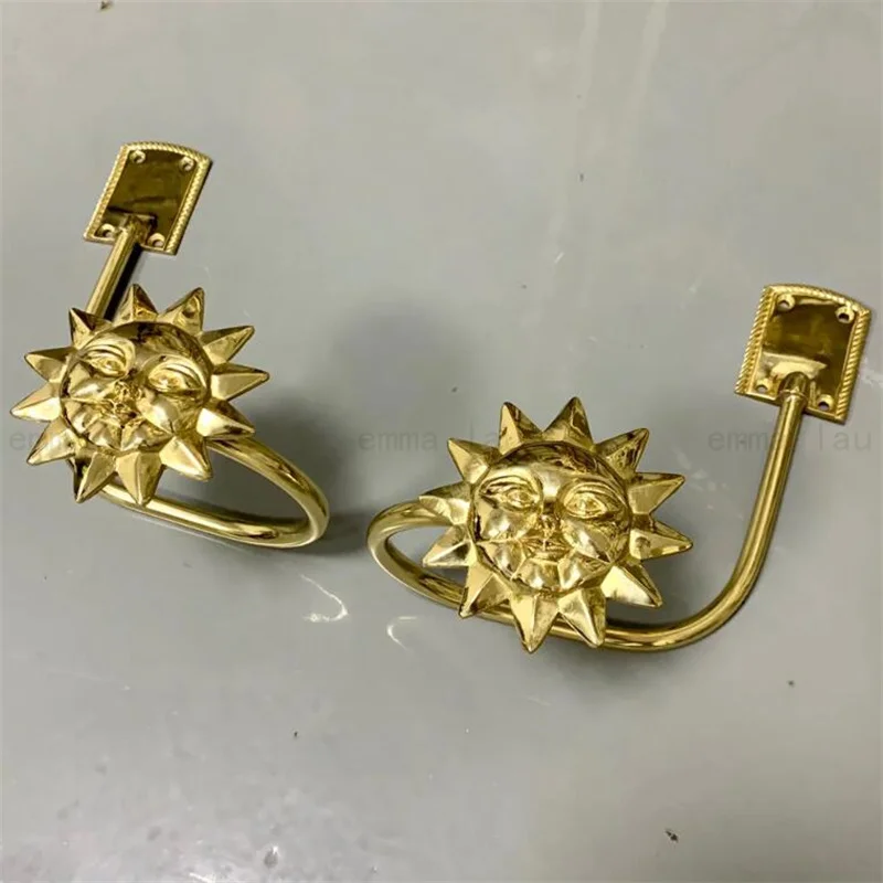 1Pcs A Pair Brass Curtain Hooks Sun Moon Shape Nordic Home Room Window Curtain Buckles Decorative Wall Hook
1Pcs A Pair Brass Curtain Hooks Sun Moon Shape Nordic Home Room Window Curtain Buckles Decorative Wall Hook