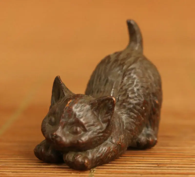 Rare Lovely chinese Old bronze Cat statue figure Collection home decoration gift
Rare Lovely chinese Old bronze Cat statue figure Collection home decoration gift