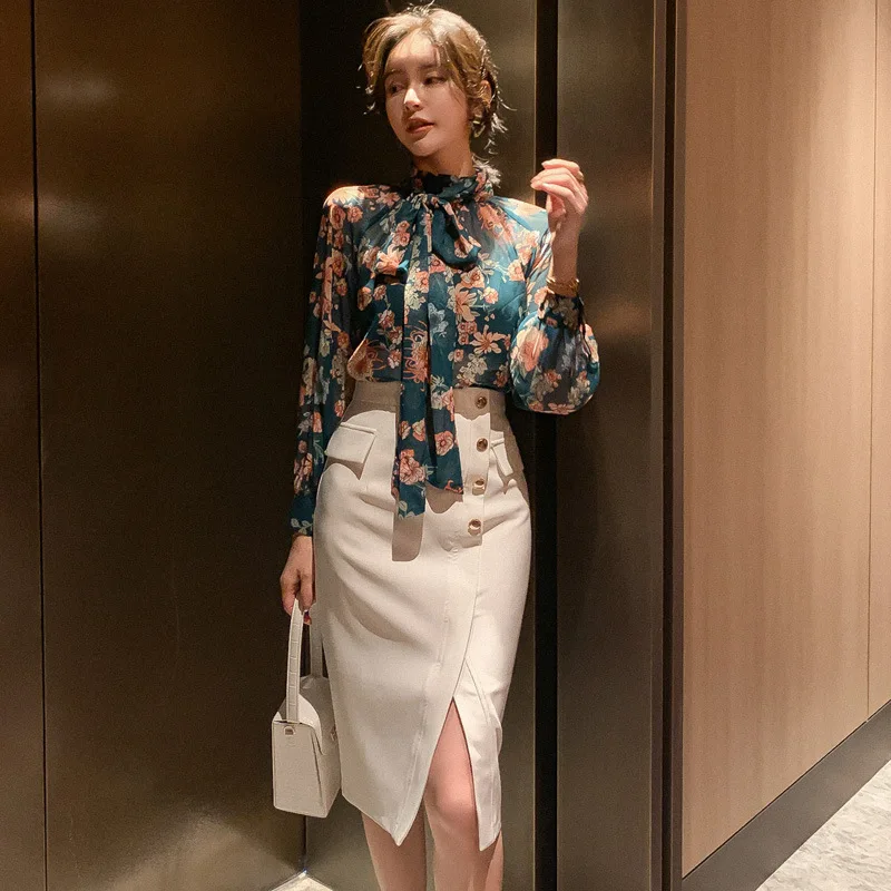 2019 Autumn 2 Piece Set Women Suit Print Long Sleeve Blouse Shirt Tops and White Pencil Skirts Crop Top And Skirt Two Piece Set
2019 Autumn 2 Piece Set Women Suit Print Long Sleeve Blouse Shirt Tops and White Pencil Skirts Crop Top And Skirt Two Piece Set